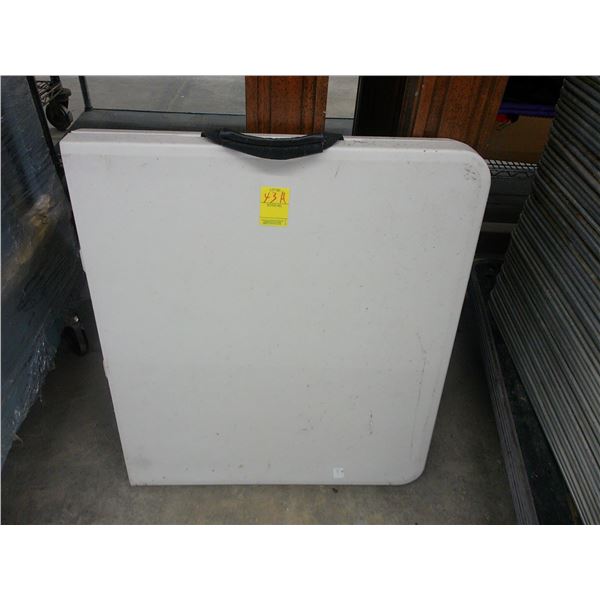 3'  Folding Banquet Table