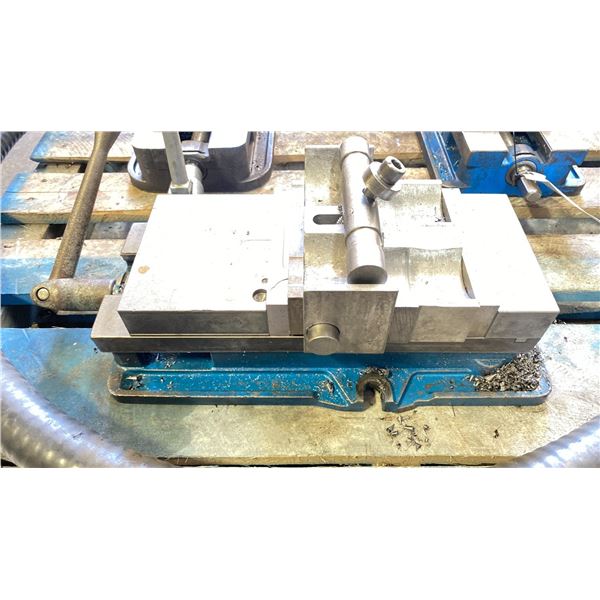 KURT MACHINIST VISE W/CRANK HANDLE