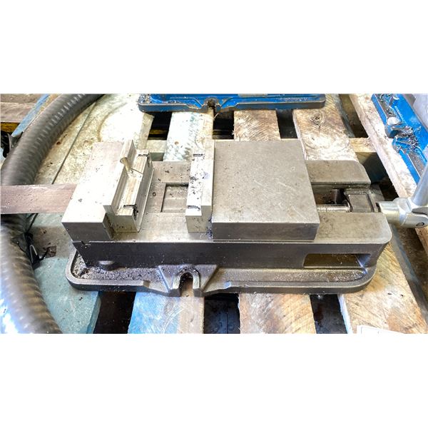 KURT MACHINIST VISE W/CRANK HANDLE