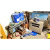 Image 4 : LOT OF MISC EQUIPMENT IN DISREPAIR DRILL PRESS BENCH GRINDER METAL MATERIAL ROLLER