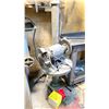 Image 8 : LOT OF MISC EQUIPMENT IN DISREPAIR DRILL PRESS BENCH GRINDER METAL MATERIAL ROLLER