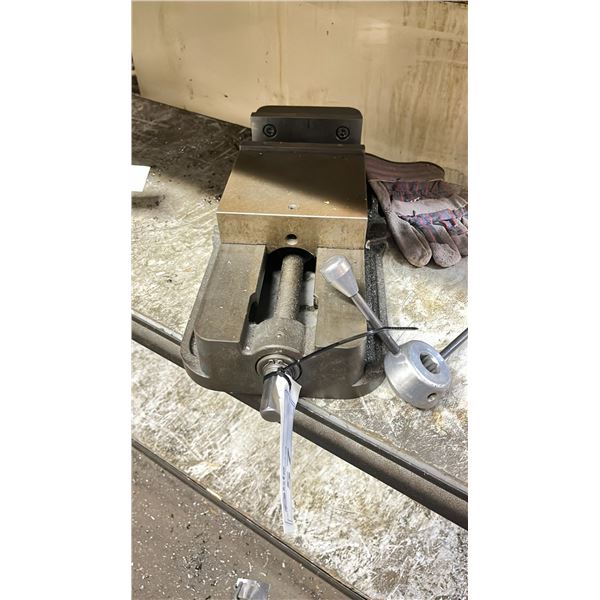 MACHINIST VISE WITH HANDLE