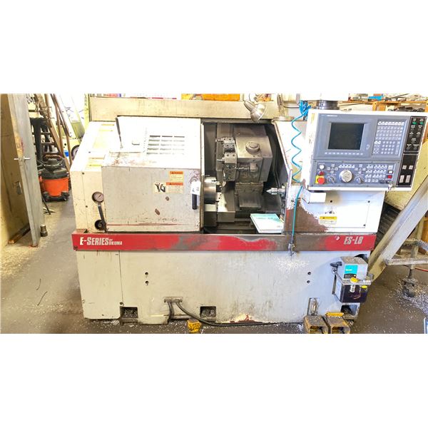 OKUMA ES-L8 PROGRAMABLE LATHEN OKUMA OPS U10L WITH SATSE CONVEYOR COMES WITH METAL SHOP CART FULL