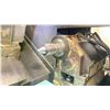 Image 8 : OKUMA ES-L8 PROGRAMABLE LATHEN OKUMA OPS U10L WITH SATSE CONVEYOR COMES WITH METAL SHOP CART FULL