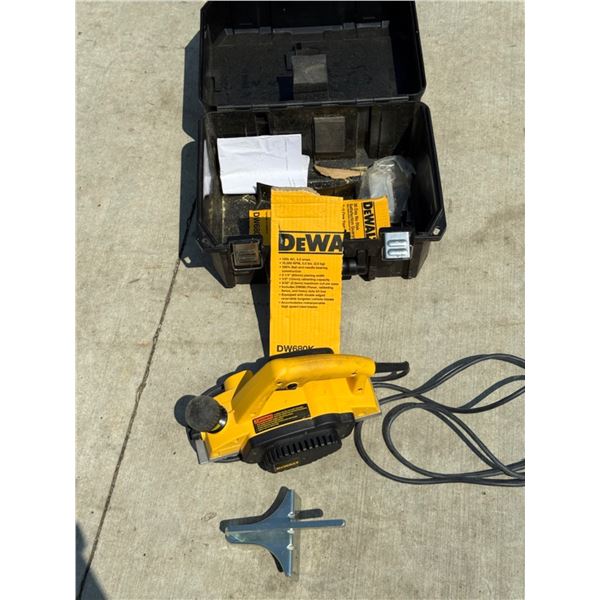 DEWALT DW680K ELECTRIC PLANER - WORKS!