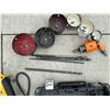 Image 3 : DEWALT DW236 1/2-IN VSR DRILL AND HOLD SAW BITS- WORKS!