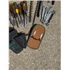 Image 8 : LEATHER KNEEPADS, CHISELS, AND MISCELLANEOUS TOOLS