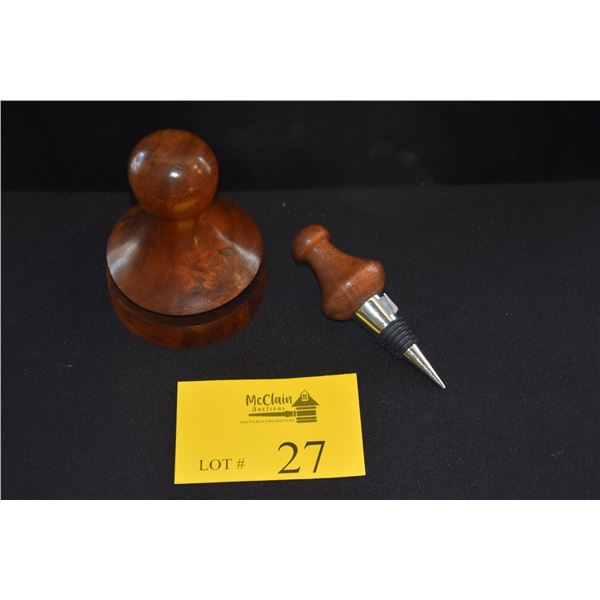 KOA POUNDER W/BASE & WINE STOPPER