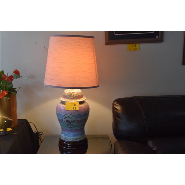 PAIR CHINESE PORCELAIN URN STYLE TABLE LAMPS W/SHADES (PAIR)