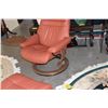 Image 3 : STRESSLESS RECLINING CHAIR W/OTTOMAN & 2 TRAYS
