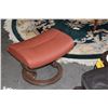 Image 5 : STRESSLESS RECLINING CHAIR W/OTTOMAN & 2 TRAYS