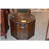 Image 1 : OCTAGONAL ASIAN STORAGE CHEST/SIDE TABLE (26" X 20")