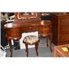 Image 3 : VANITY W/MIRROR & STOOL