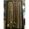 Image 1 : COLLECTION OF GOLD TONE CHAIN NECKLACES (6 PCS)