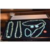 Image 1 : TURQUOISE BEAD NECKLACES & BRACELET & CABOCHON SET PENDANTS (7 PCS)