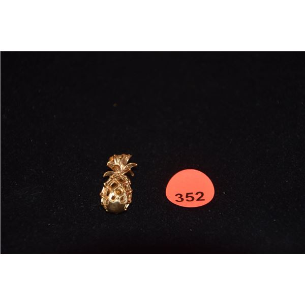 14K PINEAPPLE PENDANT (6.8 GTW)