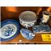 Image 2 : COLLECTION OF BLUE & WHITE VASES, BOWLS & STATUARY (5 PCS)