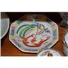 Image 3 : MIXED LOT: COVERED TEA CUPS, JAPANESE PORCELAIN BOWLS & PLATE (5 PCS)