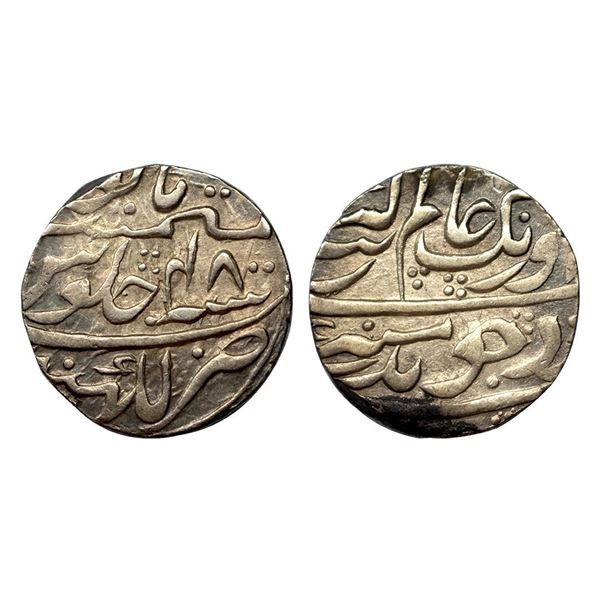 Aurangzeb, Rupee, Lakhnau Mint, Silver, Badr Munir type. Complete Mint name in the bottom line on re