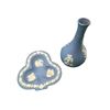Image 2 : 2x  Vintage Wedgewood Collectibles: Vase & Pin Dish