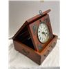 Image 2 : Vintage Bulova Quartz Table Clock