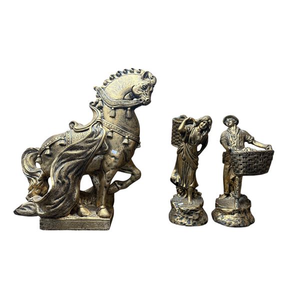 3x Decorative Figurines: Horse & Villagers