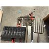 Image 2 : BUNDLE OF GARDEN TOOLS AND BOLT CUTTERS
