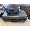 Image 2 : DUTCH OVEN POT AND 2 HARDCASES