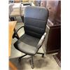 Image 2 : DESK WITH OFFICE CHAIR