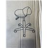 Image 2 : HYDRAULIC SADDLE STOOL