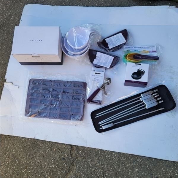 LOT OF NEW EPICURE COOKING SUPPLY LOT NESTING MIXING BOWLS, STAINLESS KABOB SKEWERS, PORTION SCOOPS,