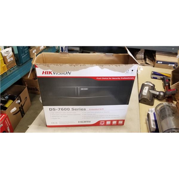 DIGIMERGE DVR BOX WITH 8 CHANNELS AND CHARGER, MOUSE AND CABLES INCLUDED