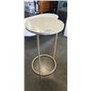 Image 2 : PIER 1 IMPORTS PEARL STYLE TOP END TABLE