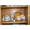 Image 2 : Shelf lot of collectibles including German fruit and nut motif charger and side plates, Purple pansy