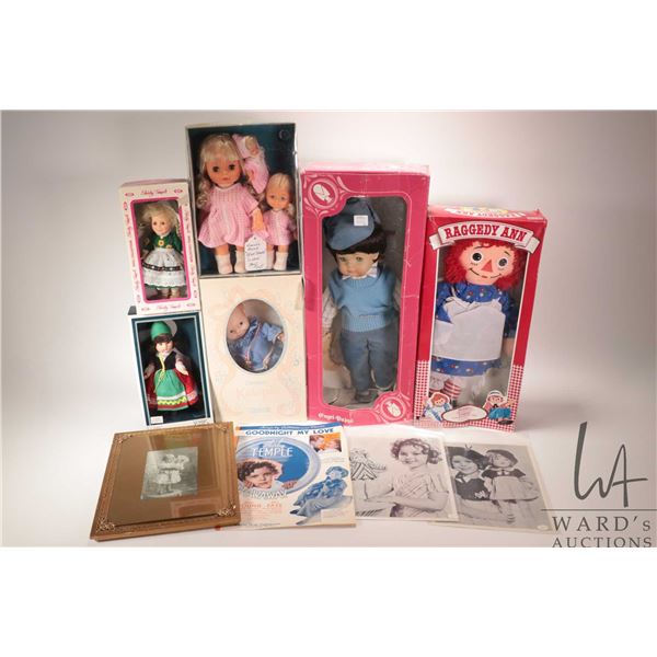 Selection of vintage dolls including boxed Raggedy Ann, Vogue 8" Ginny doll, Uneeda "Wee Three Siste