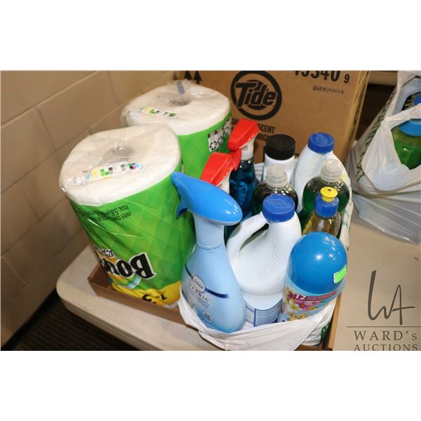 Selection of household cleaners including two 765 ml containers of Windex, two 591 ml containers of 