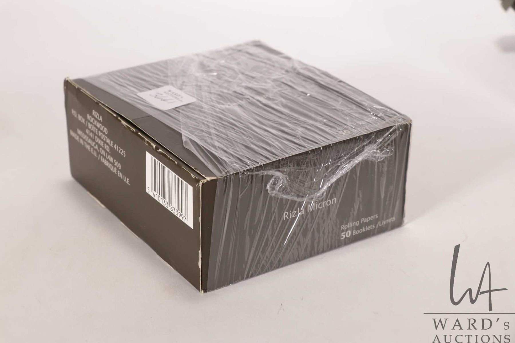 Box containing 50 booklets of rolling papers