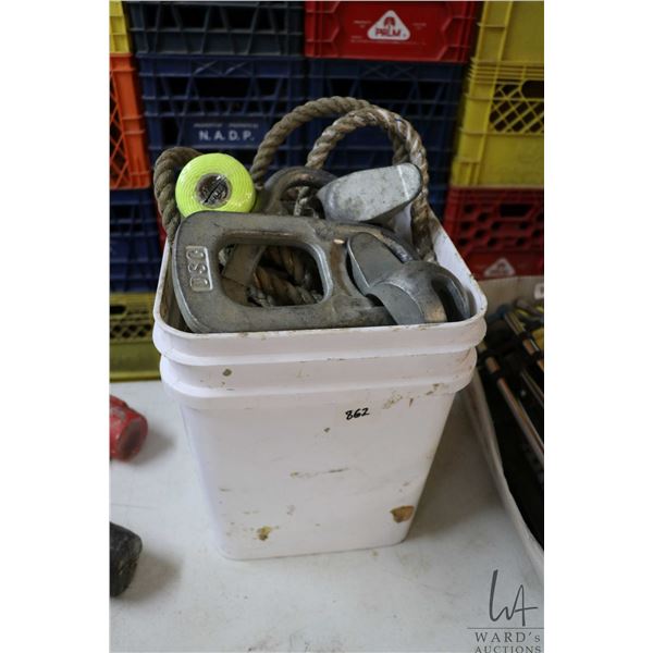 Length of nylon ropes and two lifting eyes