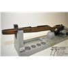 Image 3 : Cabela's rifle vise and wood stock Cabela's rifle vise and wood stock