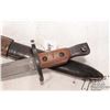 Image 2 : Ross rifle bayonet w/ leather scabbard Ross rifle bayonet w/ leather scabbard