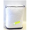 Image 1 : QUEEN SZ QUILTED FEATHER BED PROTECTOR