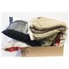 Image 1 : 4 ASSORTED THROW COUCH PILLOWS WITH