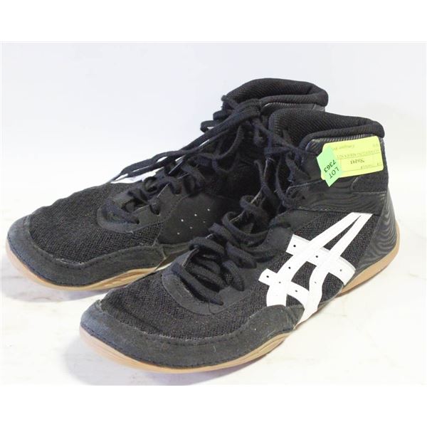 ASICS WRESTLING SHOES SIZE 9.5 MENS