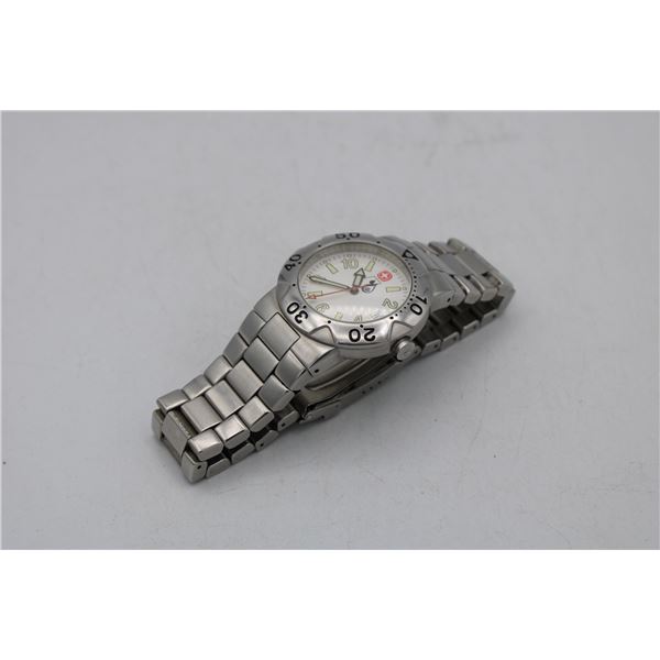 VINTAGE SWISS ARMY MILITARY MENS LUMI DATE DIAL