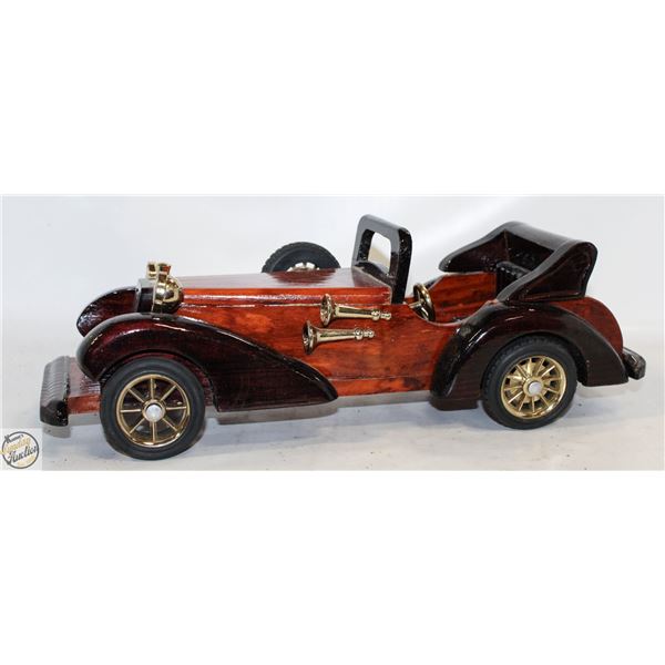 ROAD CLASSIC LARGE COLLECTIBLE CAR IN BOX