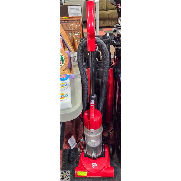 DIRT DEVIL QUICK LITE CYCLONE VACUUM