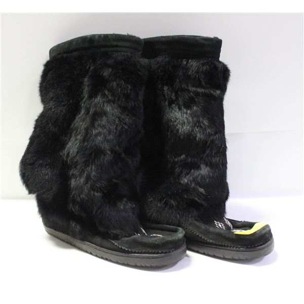 LADIES 8 MANITOBAH MUKLUKS-ESTATE