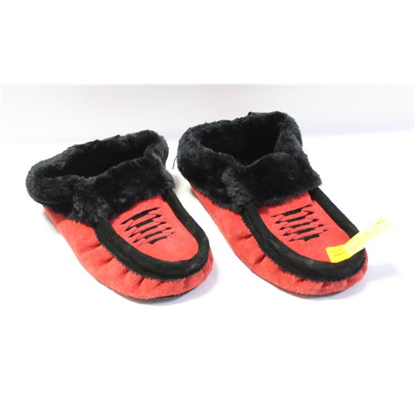 MENS 10 LEATHER NATIVE MOCASSINS-ESTATE