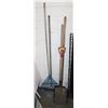 Image 1 : LOT OF 3 SHOVELS