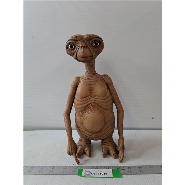E.T. Statue- 12" x 7"